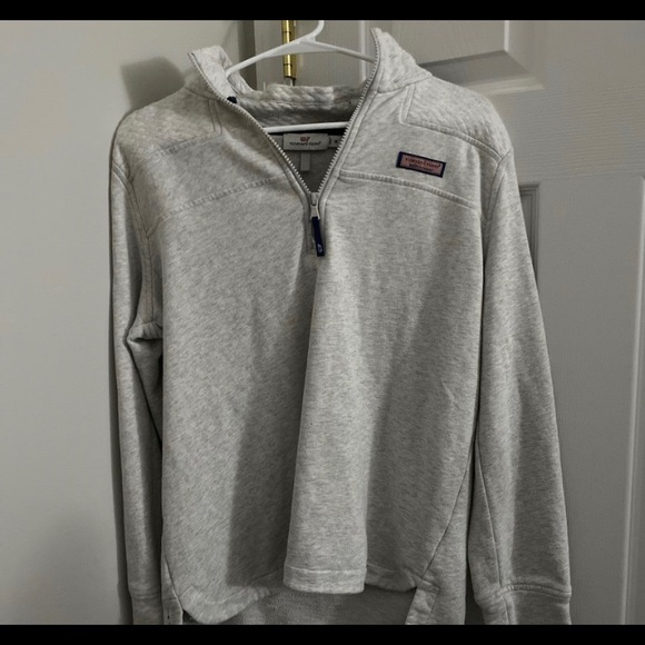 Vineyard vines sweatshirt/pullover. - Picture 1 of 2
